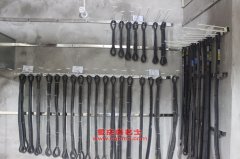 滬光HG5125CCQ畜禽運(yùn)輸車用的康明斯ISDe180 40發(fā)動(dòng)機(jī)的配件及修理