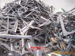 陸霸LB5241CCQAX33倉柵式運輸車用的康明斯ISDe270 30發動機的保養及配件